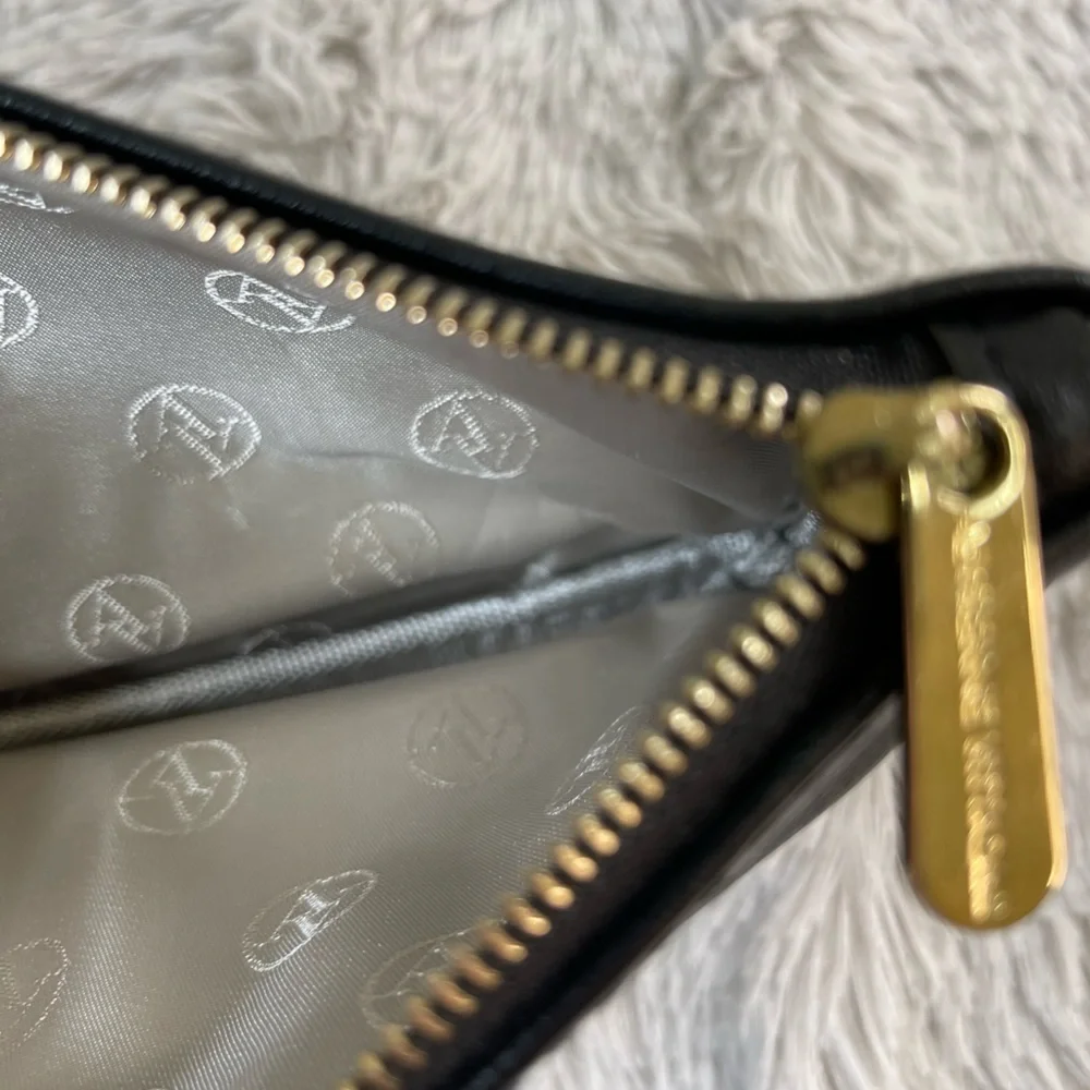 Adrienne Vittadini Black wristletbag wallet